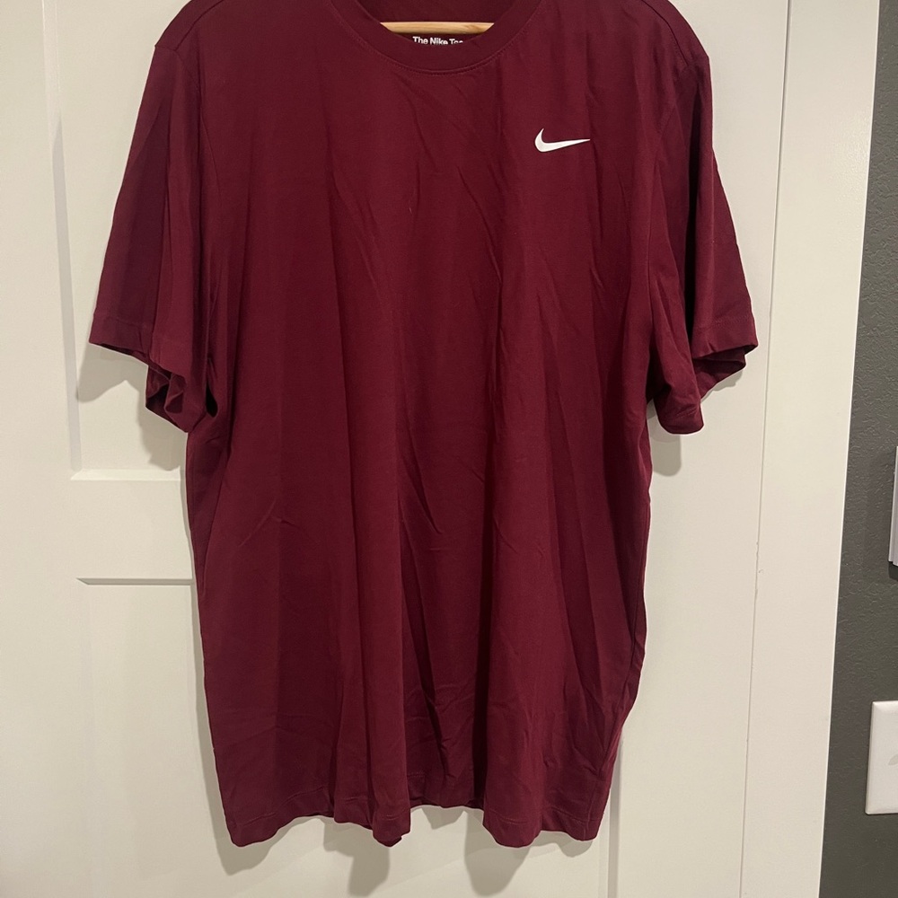 Nike Men's Maroon T-Shirt